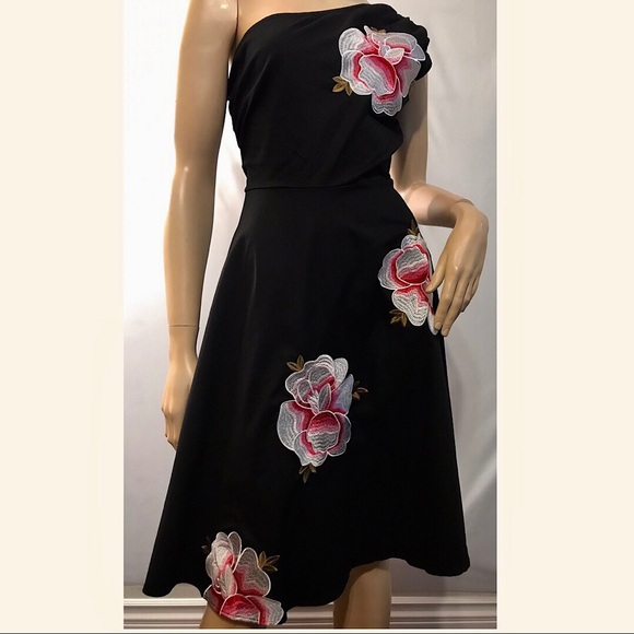 Zaful Dresses & Skirts - ZAFUL BLACK COTTON FABRIC Sz L EMBROIDERED FLOWERS